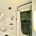ヴィラ L'atelier, Between Nature And *
