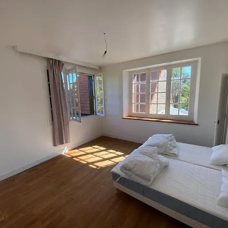 L'atelier, Between Nature And