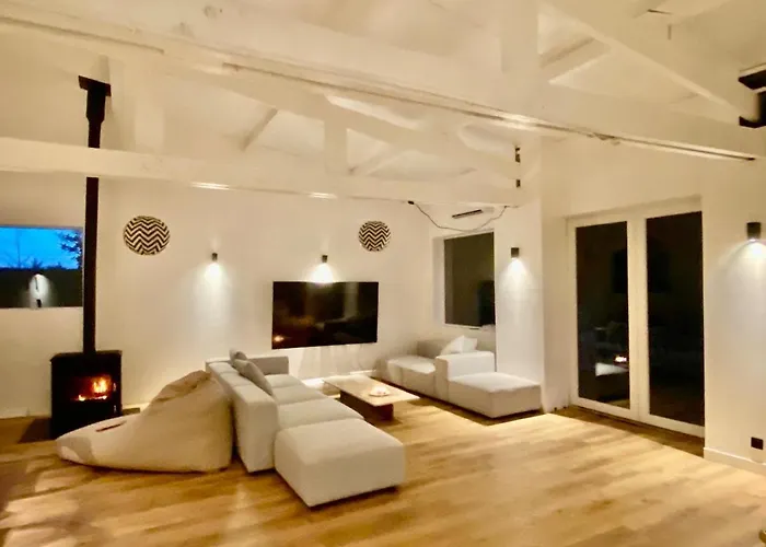 L'atelier, Between Nature And Villa *