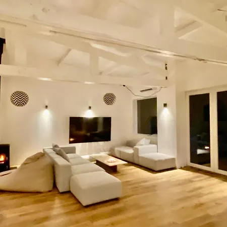L'atelier, Between Nature And Villa *